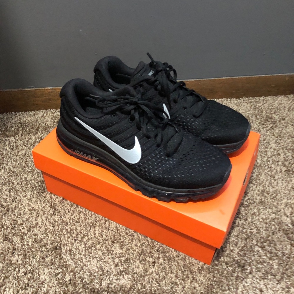 Men’s Nike Air Max - Size 9.5